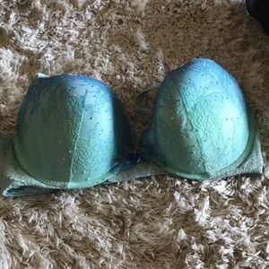 38D Victoria’s Secret bra